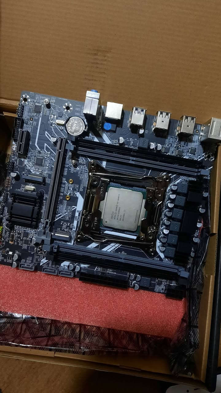 جاي اجمع بيها واحتاجيت فلوس اذا تريد توصيل دزلي مندوب توصيل ما عندي وكلهن مفحوصات وجاهزات 

الكارت rx 570 4gb 50 الف 

المذربورد x99 
 المعالج النادر intel xeon e5-2690 v3 
ثنينهن ب50 

الهاردات ثنينهن  30

الكيس 40

ونصيحتي الي يريد تجميعة اخذها وشد باور ورام وتونس 

 مكاني بغداد الشعب شارع الصحة اعتماد واتساب ***********
