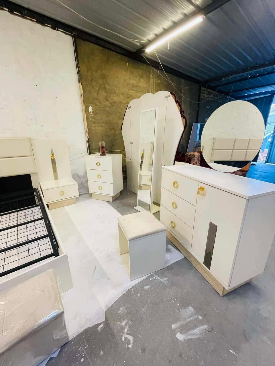 للبيع 10 قطع  السعر مليون و50 قفلها مع الشد ونقل داخل بغداد مجاني 

 واتس ***********
