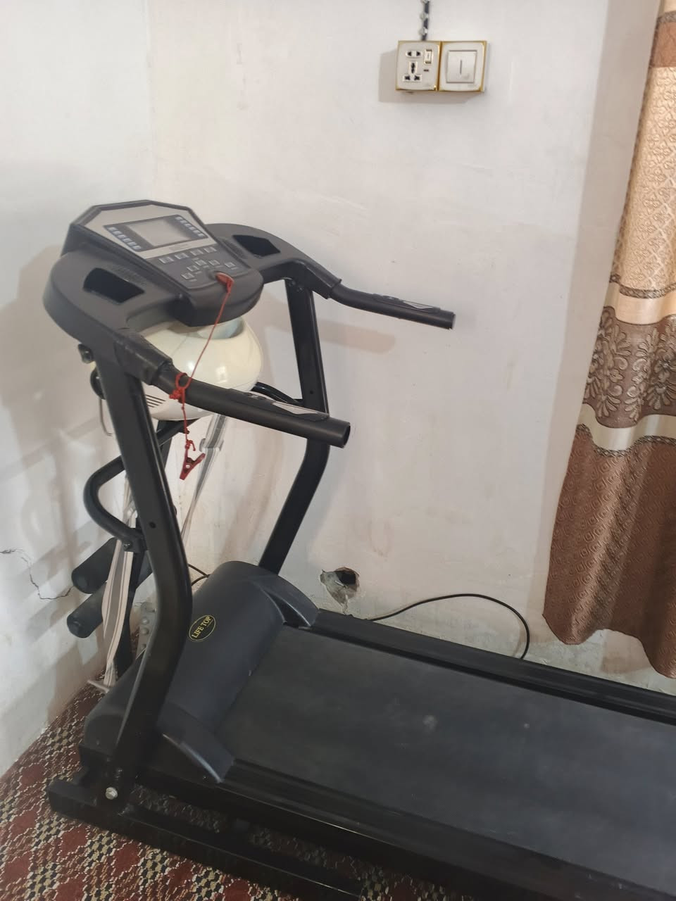 السلام عليكم جهاز جري ماطورين اهتزاز للظهر ومال مشي سعره 250 جهاز الماني مكانه بالكوفه***********
