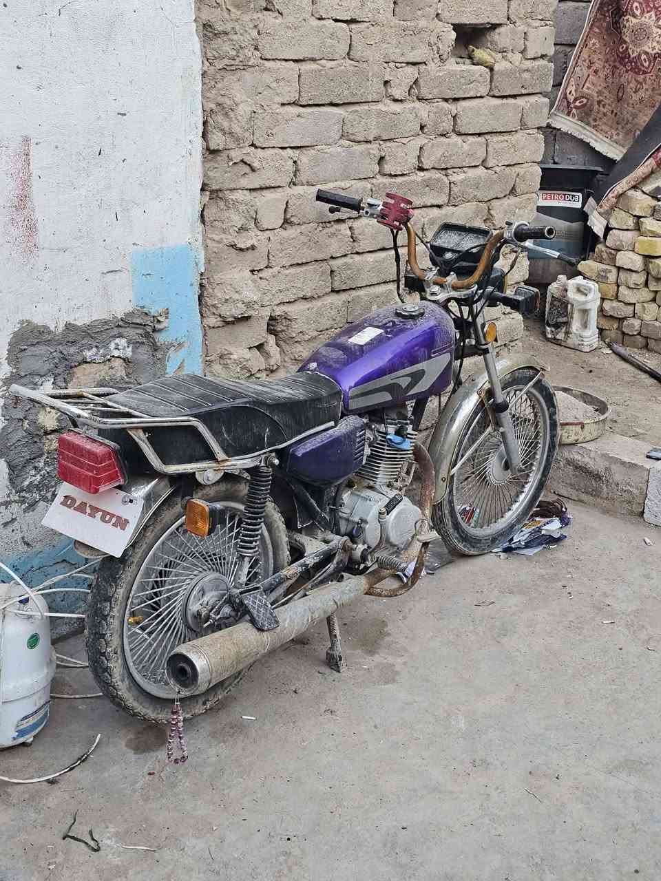 السلام عليكم دراجه للبيع تايكر مديل 18 دراجه متروكه صارله 3اشهر عوزه تاير فقط  مكان بابل القاسم اوراق اصولي سعر 350 وبيه مجال رقمي ***********
