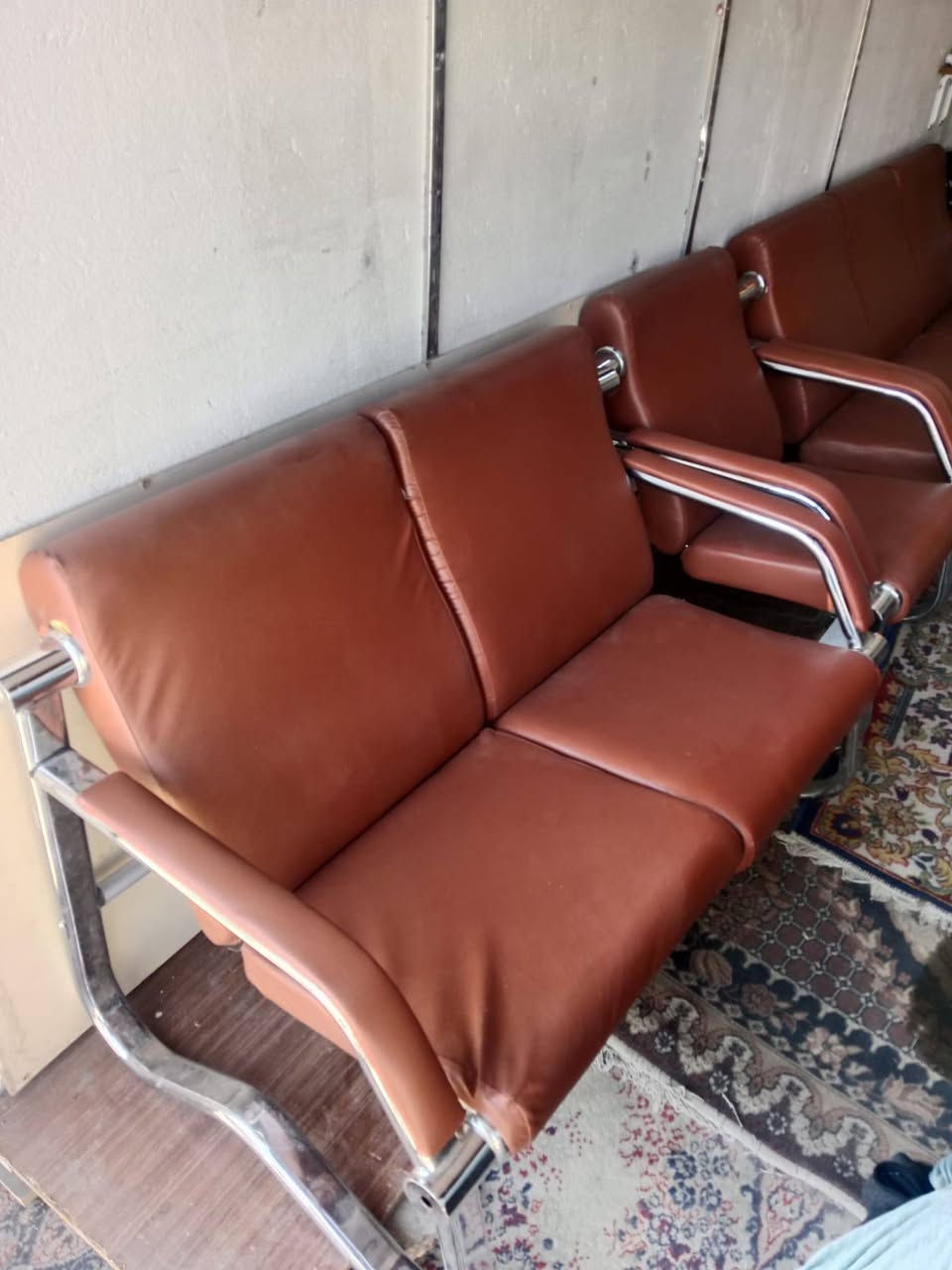 تخم مكتبي ست مقاعد 
سعره ٢٠٠  الف 
بغداد مدينه الصدر الحبيبيه 
وتساب ***********
