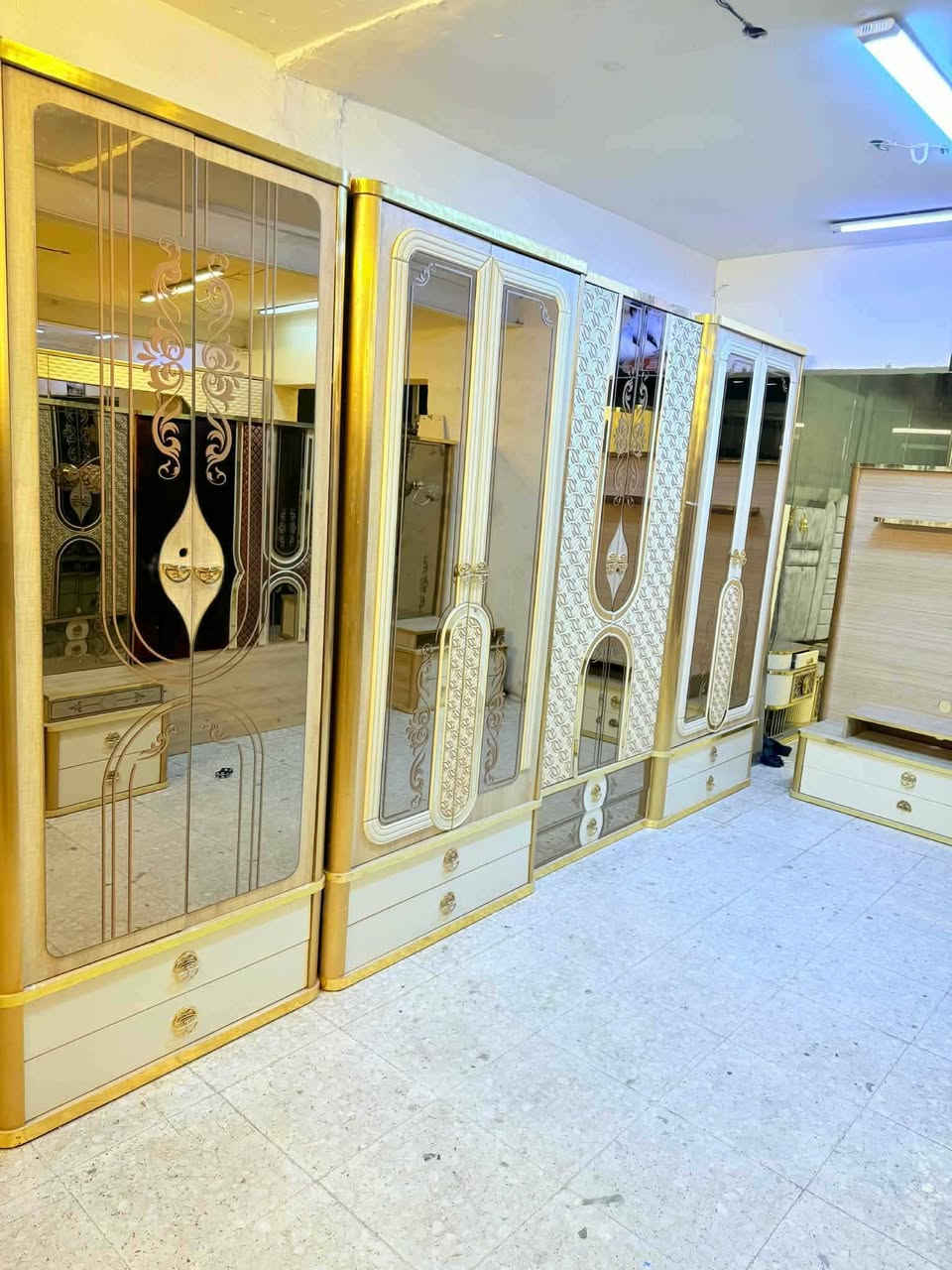 ✨ غرفة تركي 🇹🇷 ملكي 8قطع
نظام ابواب 
سرير مخزن عملي 
 قماش وتر بروف أصلي
✨ نظافة 90 /💯
 شد ونقل مجاني داخل بغداد
توصيل للمحافظات بأسعار رمزية


**إذا كنت صاحب هذا الإعلان وتريد حذفه لأي سبب، رجاءا أرسل رسالة إلى الدعم الفني**