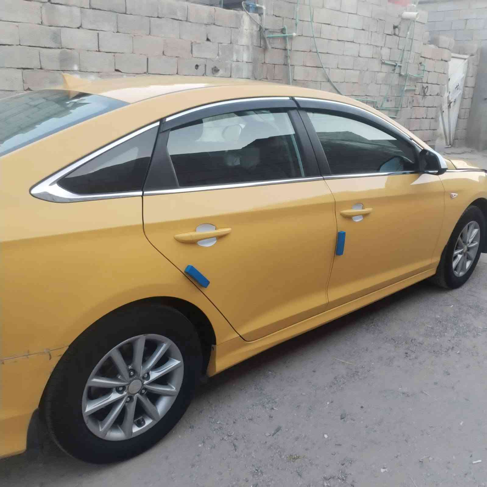 سوناتا موديل  20 وارد كوري
رقم بصرة بأسمي غاز بانزين تبريد مكينه كير حداده كله جاهزه سياره سنويه مانتهيه مصفرة هيئة وغرامات بيه ٣ قطع تبديل اصلي وبيه طخه واضحه بل صندوك فقط السعر ١٣٢ بيه مجال بسيط. ***********
سياره مكانه بصره
