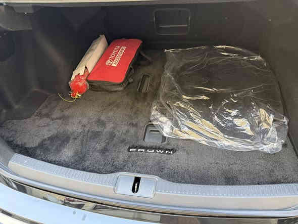 تويوتا كراون وكالة عبداللطيف جميل
Two colors  2023
( رقم مميز ) هزة + رقم الجديد
مكفولة من بارد وتبديل ودبل كود وصبغ 
فول مواصفات بريميوم
محرك 2500 هايبرد
فتحة
لايت 4 عدسات
شاشة جبيرة + كيجات ديجيتل
سستم صوت JBL + دمام خلفي
5 كاميرات 360 درجة
رادار امامي + مانع تصادم + تحدي مسار رادار خلفي + مانع تصادم خلفي رادار جوانب + نقطه عمياء
(ماشية 41 الف كم )
بردة كهرباء
نحكم مقاعد امامي كهربائي
نحكم مقاعد خلفي كهرباء
مقاعد جلد كريمي
مقاعد تبريد 
ميموري كشنات
ويل 19 إنش

مكان السياره بغداد معارض البياع معرض سيدار 

اتصال او واتس اب 
***********
