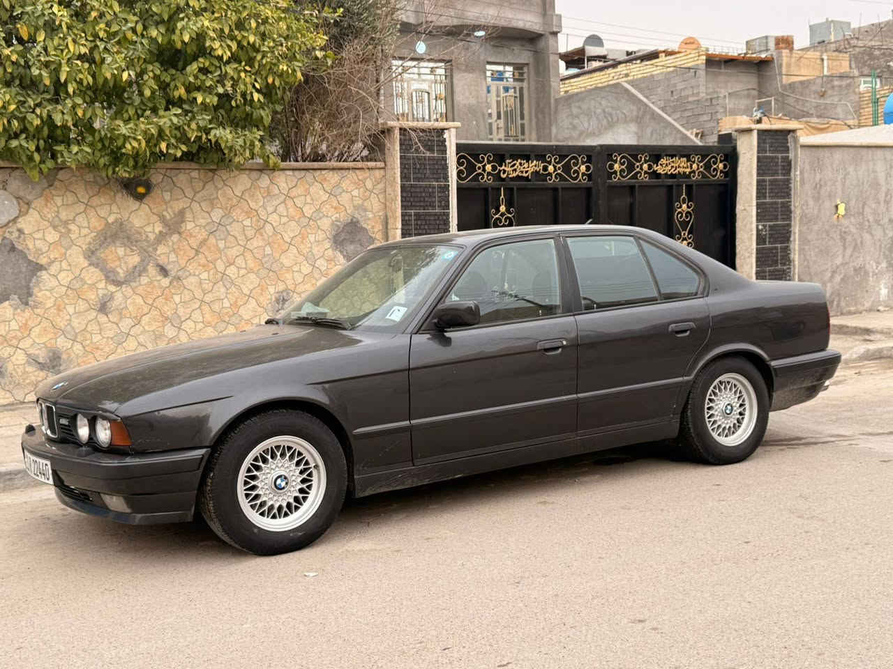 سلام عليكم البيع بي ام دبليو 
525 موديل 1992 سياره جديده
سلايت. كشنات كهربائي مخمل 
لايتات زراك 
تخم تاير جديده 
تبريد ثلج 
باتري وصدر اماني خلفي جديد 
السياره كفاله عامه بدون صبغ بدون تكحيل بدون بارد مكان السياره مكان السياره بغداد الشرطه الخامسه السعر 85 وبيه مجال الشراي ***********
