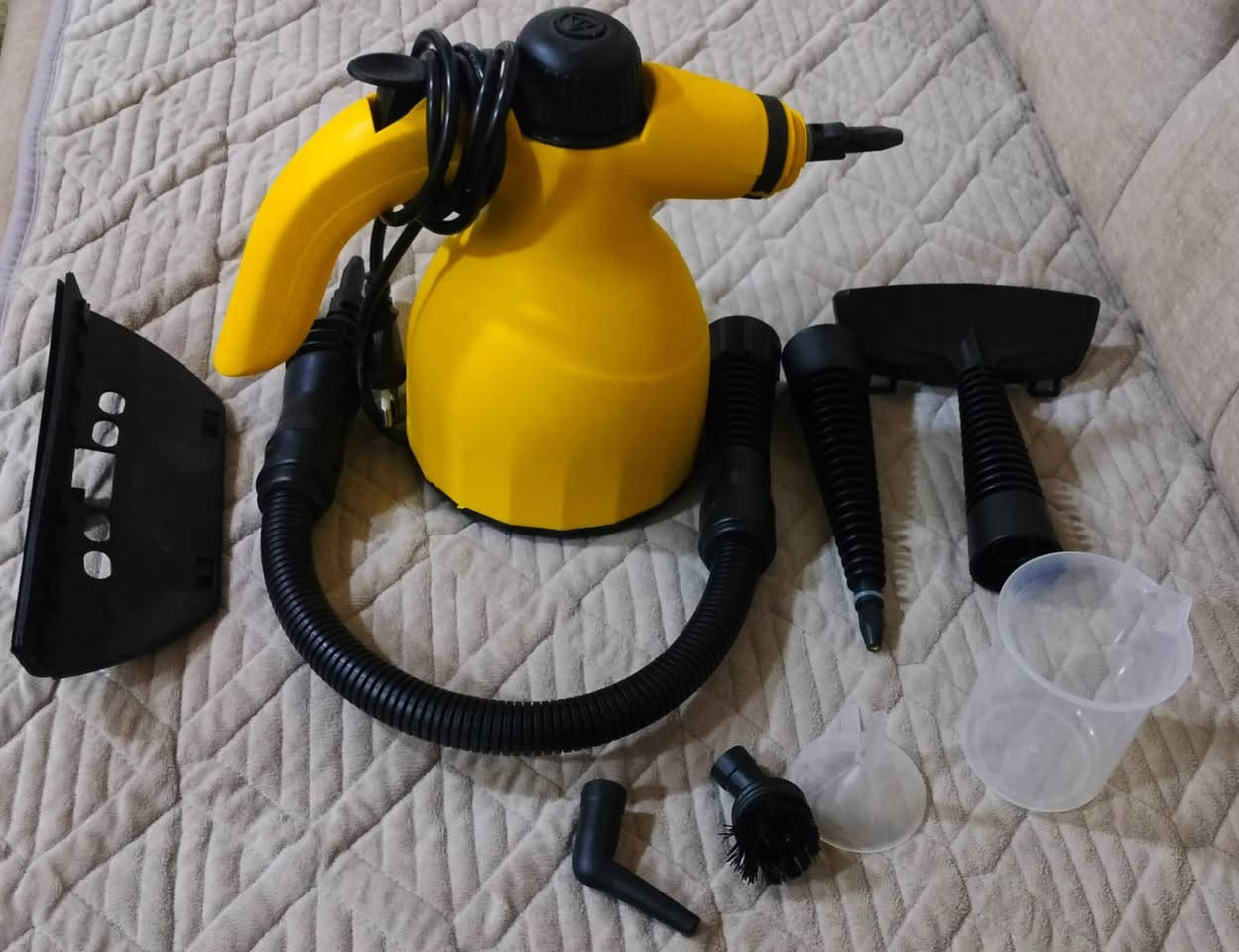 السلام عليكم عندي طاوة وتبسي بيها قبغ ودست كرانيت مامستخدمين كرانيت اصلي كلهم حجم 26
وايضا جهاز التنضيف والله كلهم جوني هديه وحاليا محتاجة فلوسهم
الرقم ‭٠٧٧٠ ٥٩٠ ٥٧٤٦‬
