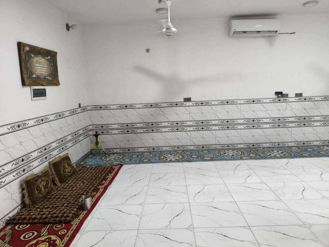 السلام عليكم بيت البيع 500م ،،مساحه البناء 200م،، شارع 8م،،تبليط سند 25 طابو صرف البناء جديد طابوق ،، شارع 20 الستفسار التصال على رقم ***********
