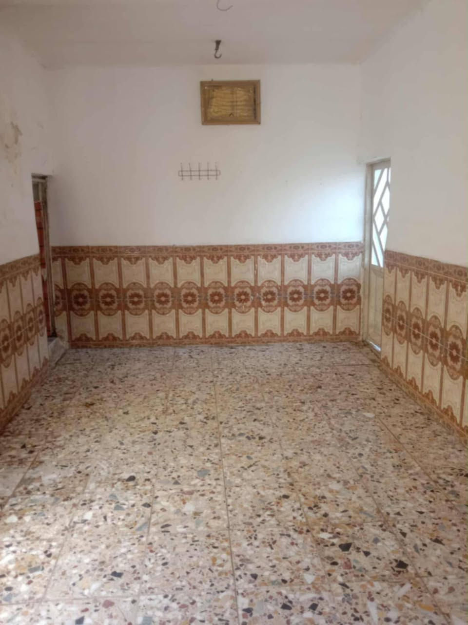 سلام عليكم ورحمة الله وبركاتة مكلف بي نشر بيت مية مربعة إيجارة ١٢٥ مقدمة ٣اشهر بيت مغسول وجاهز السكن ماي مولدة وطني بل باب اتصال ***********
