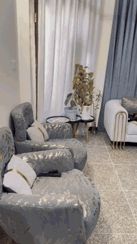 السلام عليكم تخم نظيف جداً للبيع 8 مقاعد مع طبله وسطيه و3 صغار والبردات السعر 700 الف التخم وحده ب 550 الف مكانه السيديه ***********
