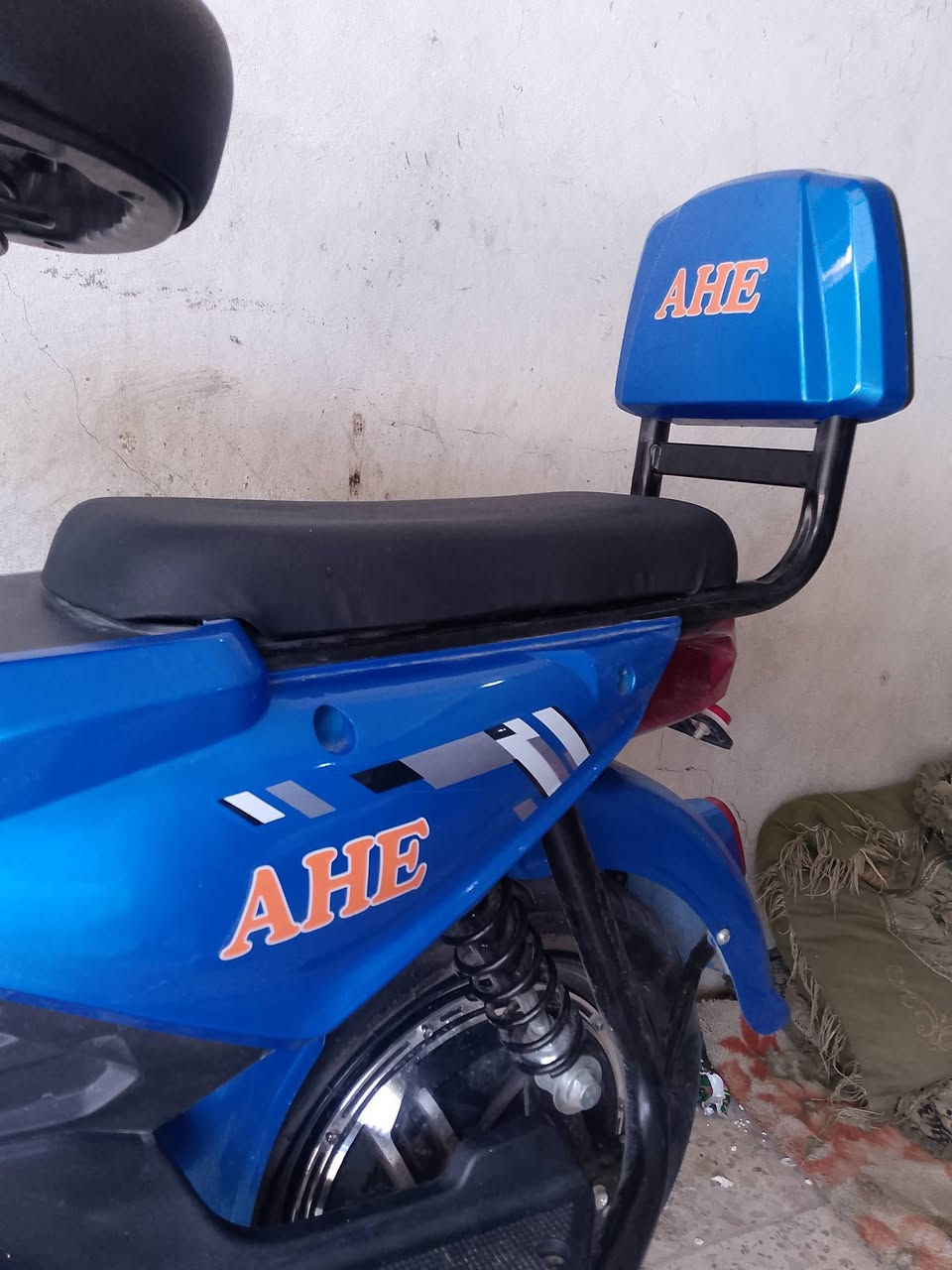 بايسكل شحن حجم 14 للبيع كلشي ما ناقصه كلشي شغال بطاريات بل جيس بايسكل اي عطل نزل من سعره تعال وشوف مكان نجف حي الامير *********** رقمي يشتغل بس واتساب او خاص مازنجر
