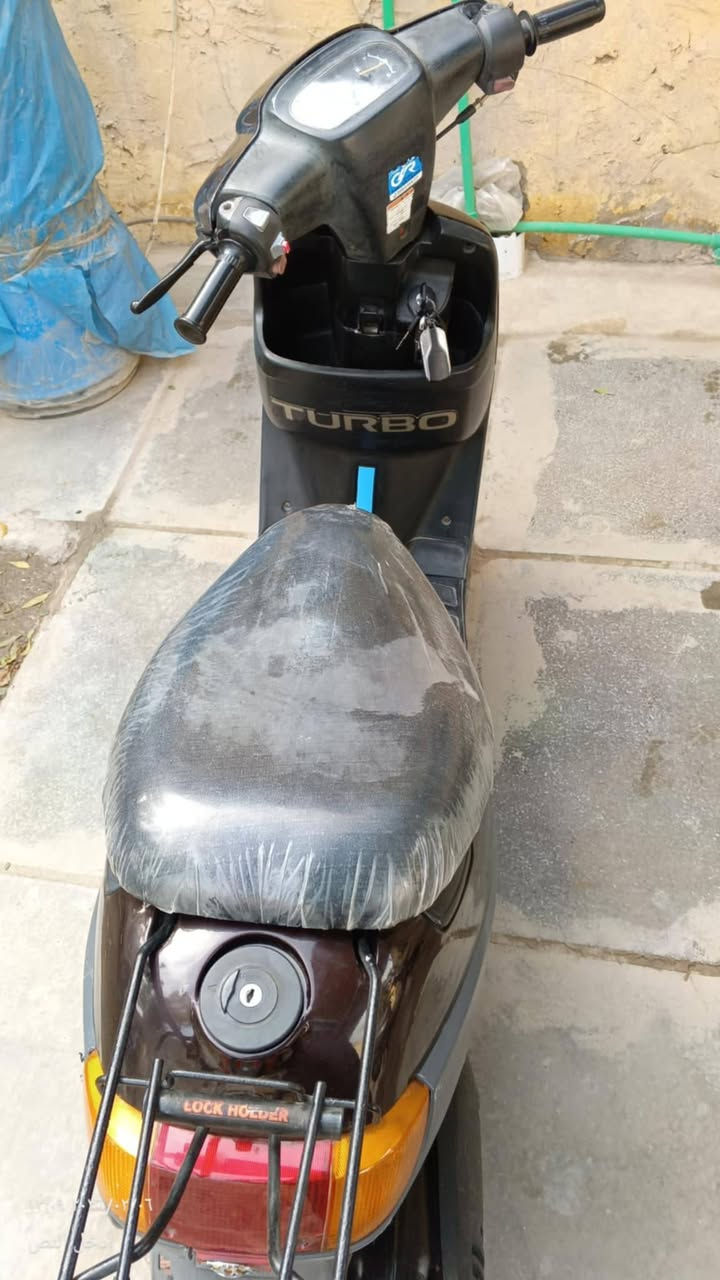 السلام عليكم هاي الدراجه جديده بلاديه  مكينه ما مفتوحه ابد دراجه احلى من الصوره السعر 450 وبيهه مجال بصيط الوراق كامله العنوان الدوره ابو دشير هاذه رقمي ***********
