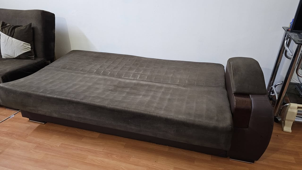 السلام عليكم
ديوان كورنر عشر مقاعد للبيع
 نظام السرير وبي مكان خزن 
ويا كوشات عدد ٦ 
استخدامة متوسط مثل ما مبين بالفديو 
رايدة ب٢٥٠ وبي مجال 
للشراء تواصل ع واتس ٠٧٧٠٢٥٠٩٩٠


**إذا كنت صاحب هذا الإعلان وتريد حذفه لأي سبب، رجاءا أرسل رسالة إلى الدعم الفني**