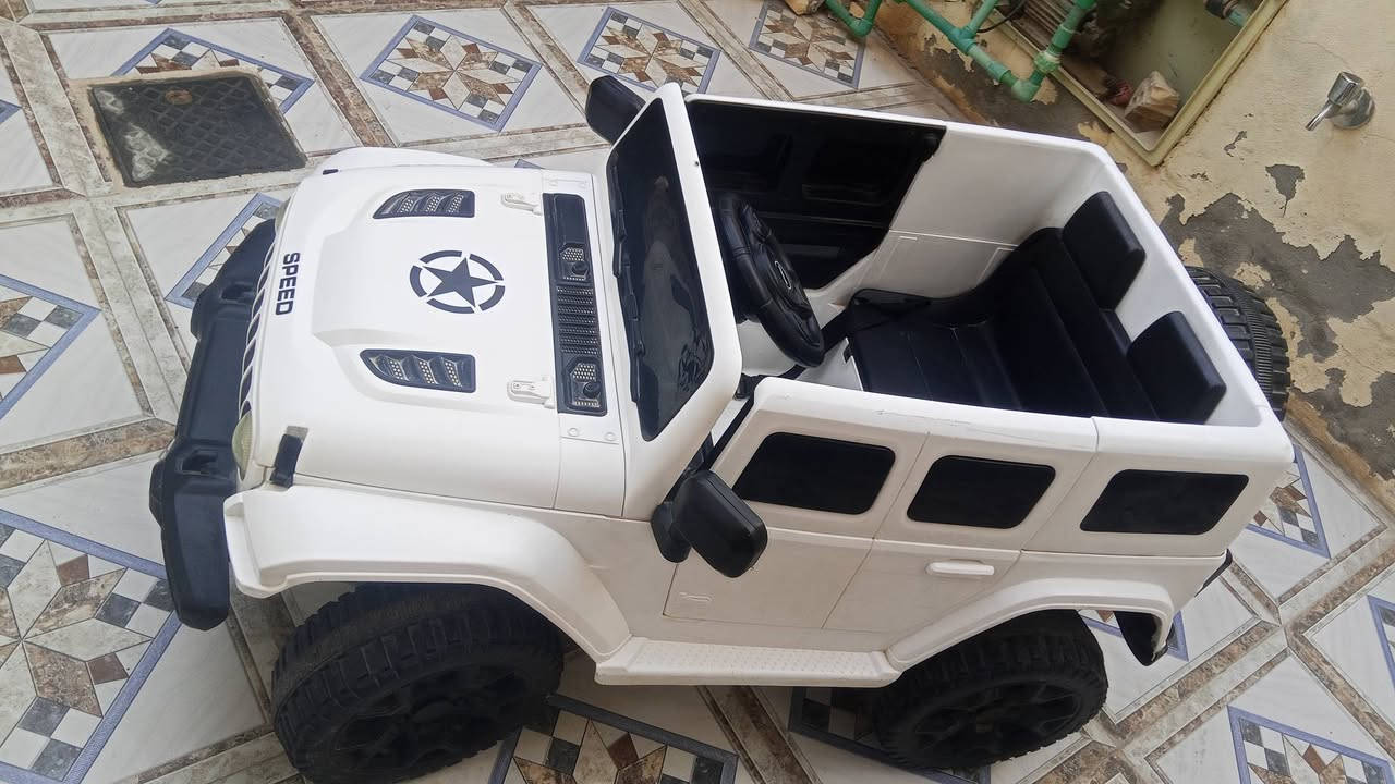 سياره جي كلاس اصليه ع شحن وبيه جهاز تحكم عن بعد سعر 115تواصل ع رقم ***********
