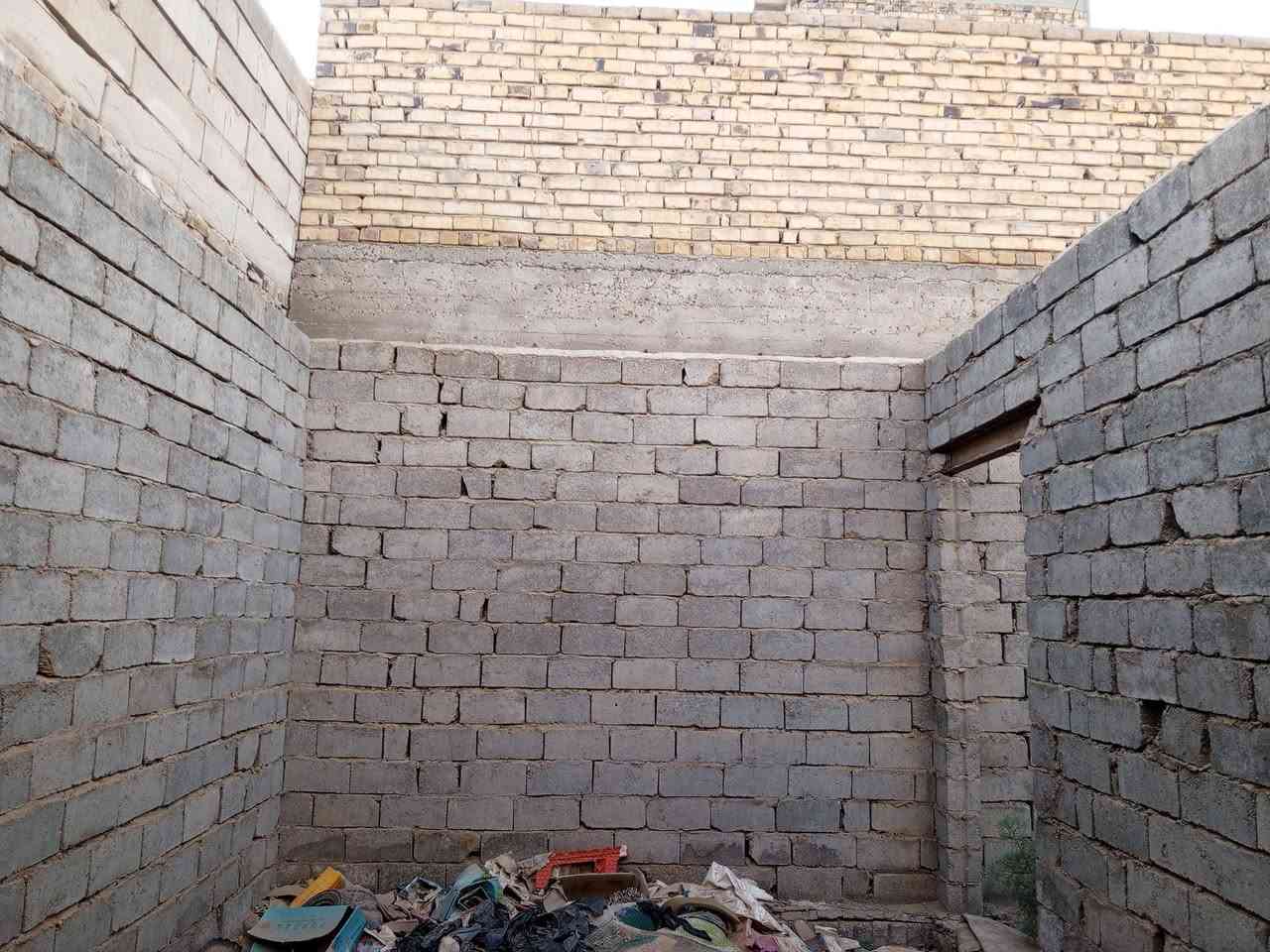 سلام عليكم عرصه مبينه هيكل 130متر مكان نجف سهيليه خلف محطه ربال قرب جسر الامام علي
رقم واتساب ***********
