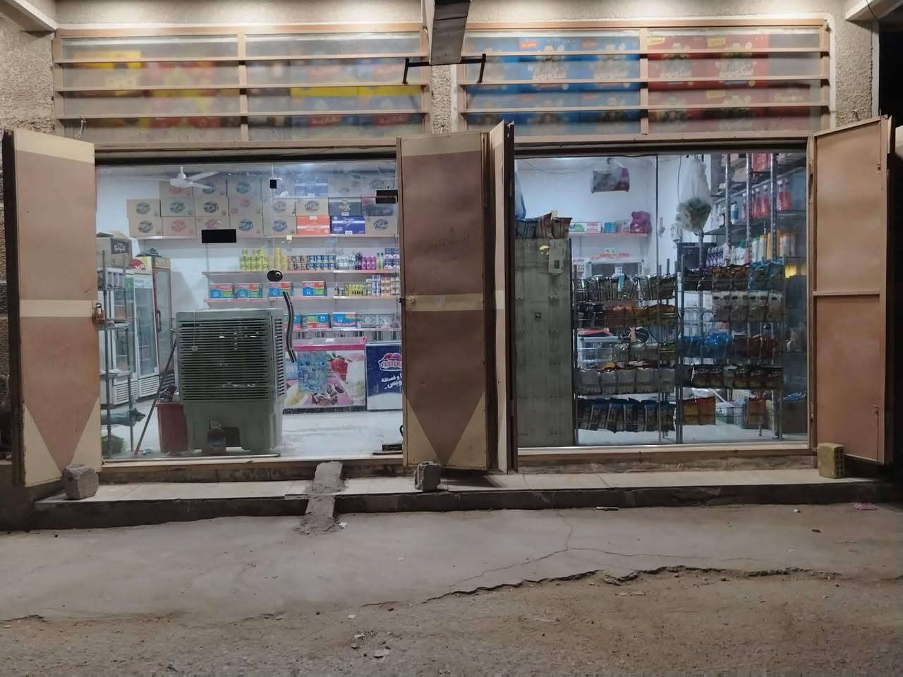جامه وجمخانه عدد 2 هيه ولباب كامله للبيع القياس العرض مترتين و90 عنوان كربلأء ***********
