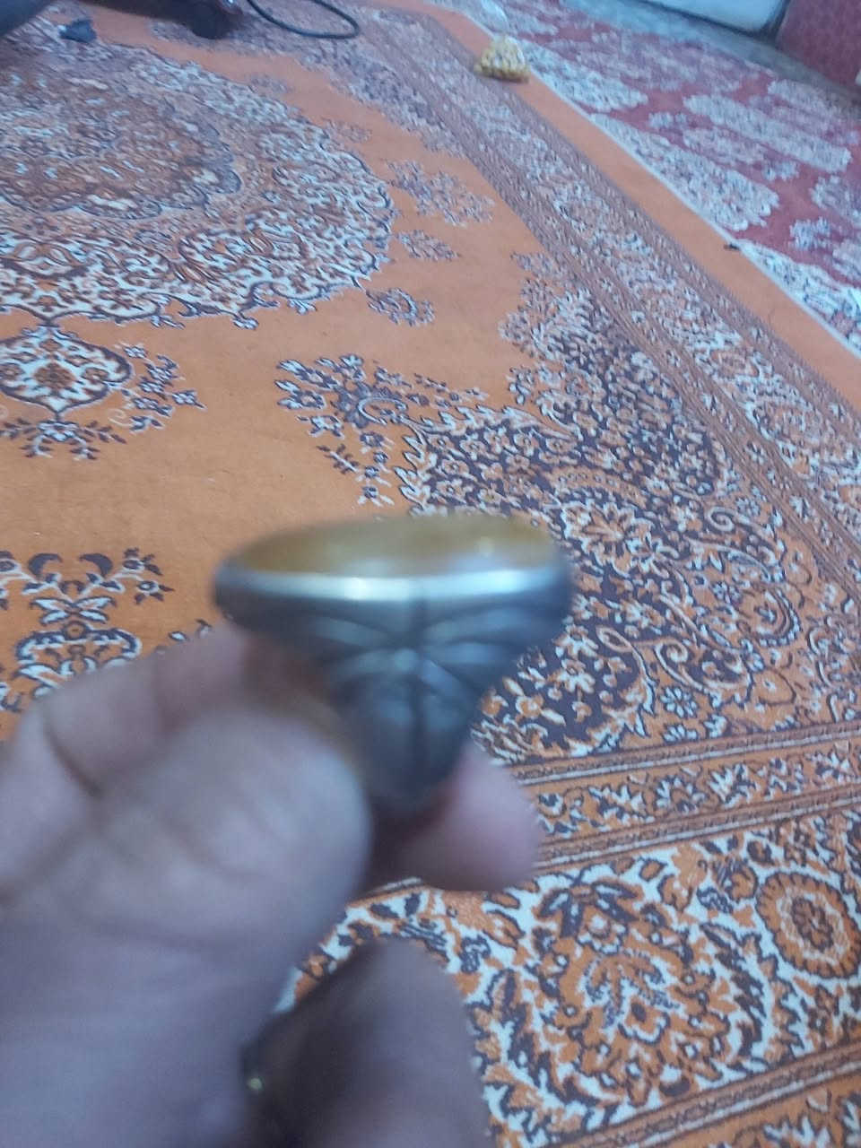 السلام عليكم  محبس قديم كلش صياغة فضة قديمة جدا سليماني ضخم اصفر  السعر ١٥٠ الف بغداد    ***********
