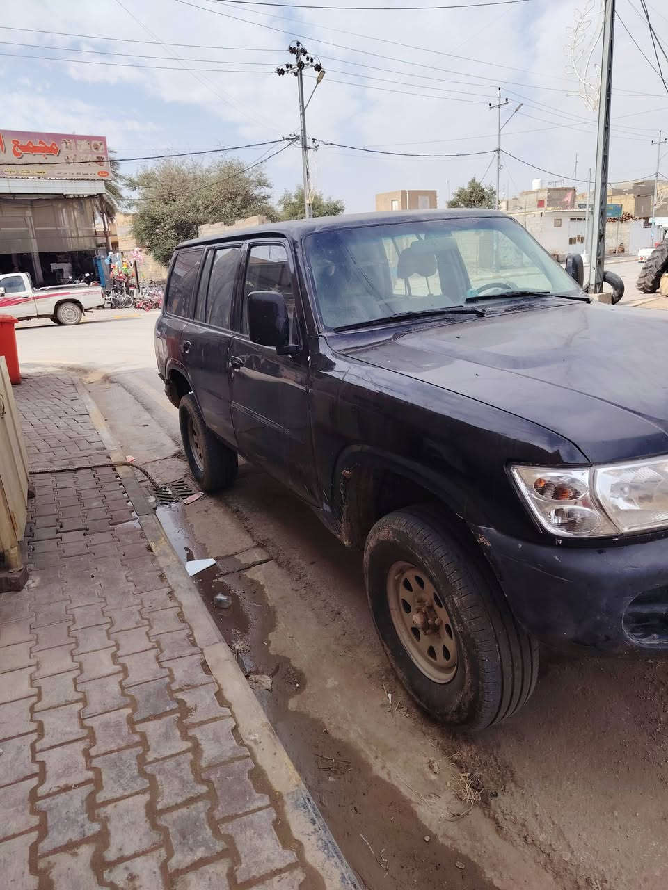 السلام عليكم  باترول سلك 2003 مزاد وزاره الداخليه محرك مكفول لا تنقيص لا تبخير ترايك للبصره المكان واسط  السعر 60 ورقه وبيها مجال للطيبين مكفول من الضربه والجفيه وال كلبه مرشوشه فقط *********** تستلم وثيقه استلام العجله مع مكاتبه مع وكاله ام الباركود ومعاملتها جايه
