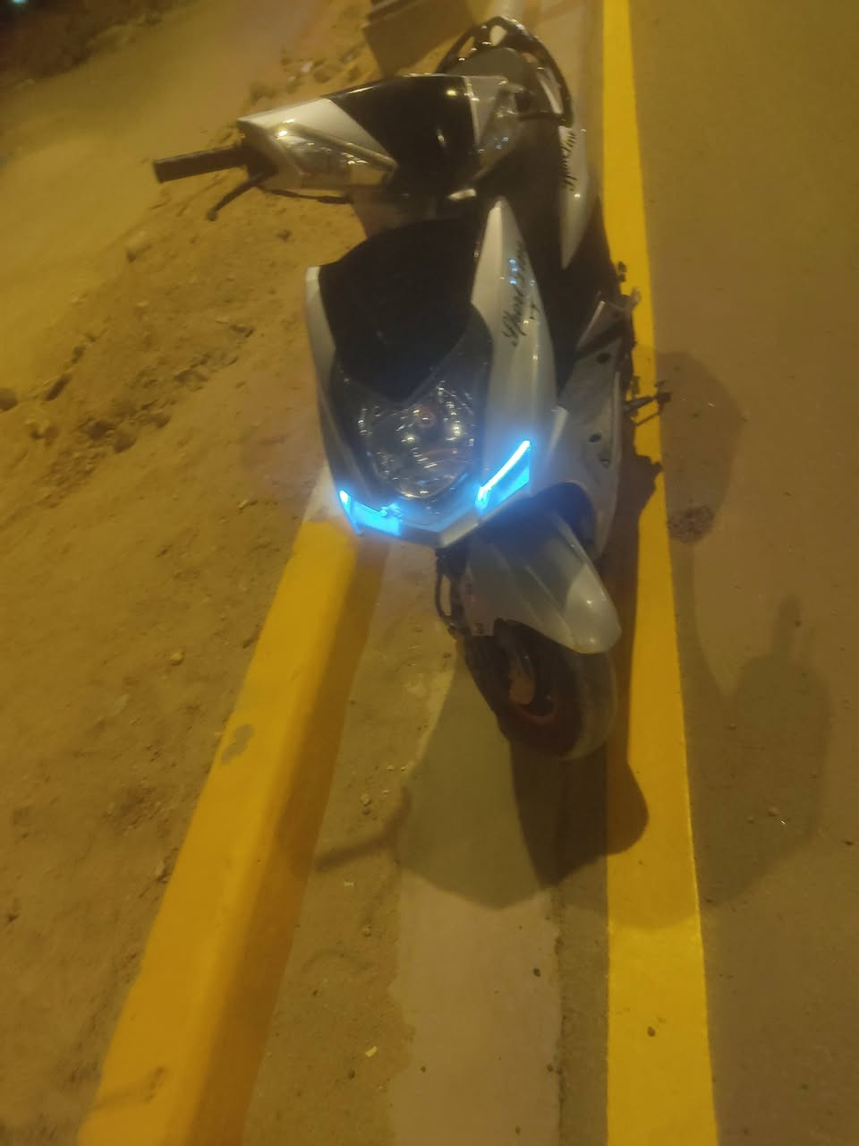 سكنس للبيع الدراجه جديده كل نقص مابيه هندر سلف كهربائيات حداديه جديده كفرات مابيهن فطر الدراجه ياباني زوج دبلات خلفي مو دبل واحد الدراجه خير من الله شلعه معدل نوعومه دراجه ماذب عليه الف الاستفسار خاص


**إذا كنت صاحب هذا الإعلان وتريد حذفه لأي سبب، رجاءا أرسل رسالة إلى الدعم الفني**