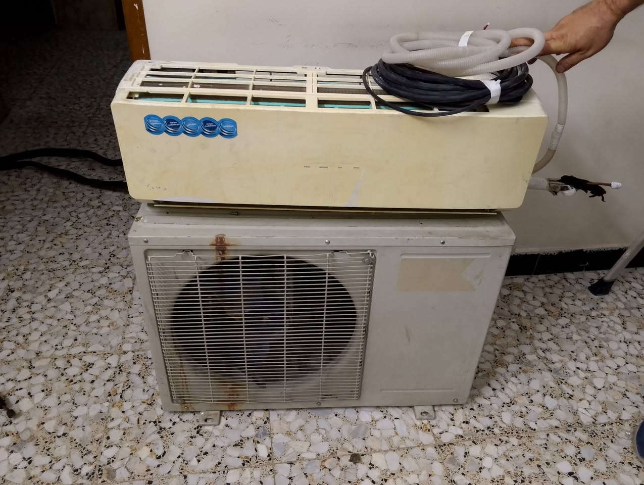 سبلت للبيع واحد طن نوع ميديا مستعمل شغال كامل هو والبواري مع الريمونة للبيع السعر 250 الف وبيه مجال ضمان خمسة ايام اتصال على الرقم ***********  الموقع بغداد زيونة
