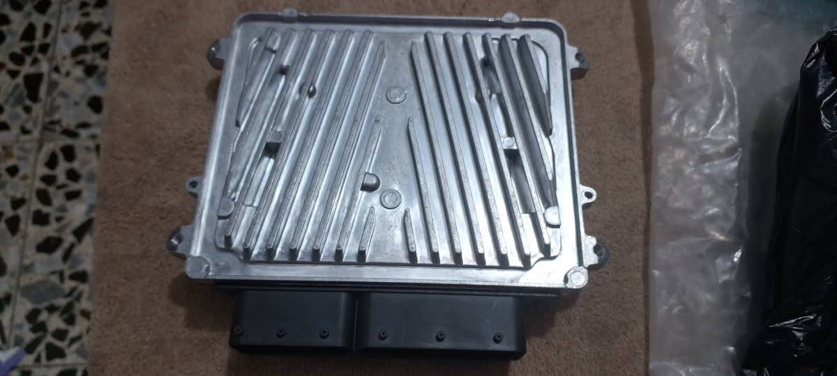 شنو منو ما اعرف
سعره ٢٠٠ الف جديد ما مستخدم
***********
