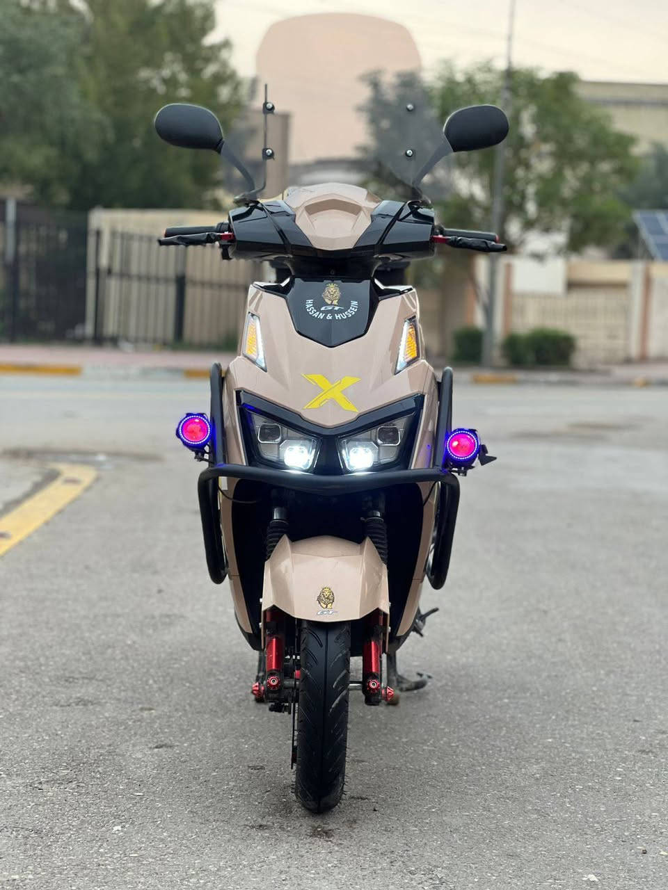 سلام عليكم شباب دراجه شحن البيع  سكنس شركته حسن ؤحسين GT استخدام 25 يوم فقط الله شاهد  كلها كامله مكمله كل نقص وعيب مابيها امانت الله  تجي مواصفات عالميه
دراجه وصلها مال المعرض موجود 

الموديل 2026 
النوع سكنس GT المدرع معروفه بمتانتها وقوتها  
البطاريات 6 كبيره مسطره 
التحويلات.1.2.3.4
السرعه 75 حقيقي  
تشغيل عن بعد 
جهاز انذار السرقه 
بصمات 2
سويجات 2
قفل ستيرن +قفل بصمه 
لونها كلش مميز 
كشن سياحي  VIb
نضام ABS
نضام USB
نضام R رجوع الخلف
مدرعه 360درجه 
جنطه خلفيه 
طارات جبلي 
بريكات دسكات دهن 
أطارت جوبلس 
لدات اماميه وخلفيه 
اسطابً لايت 
شاحنه ذات شحن سريع ويقاف ذاتي 
اشاير رباعيه 
 بقدراه ملف 3800
اي استفسار اتصال 

***********

مكاني بغداد
