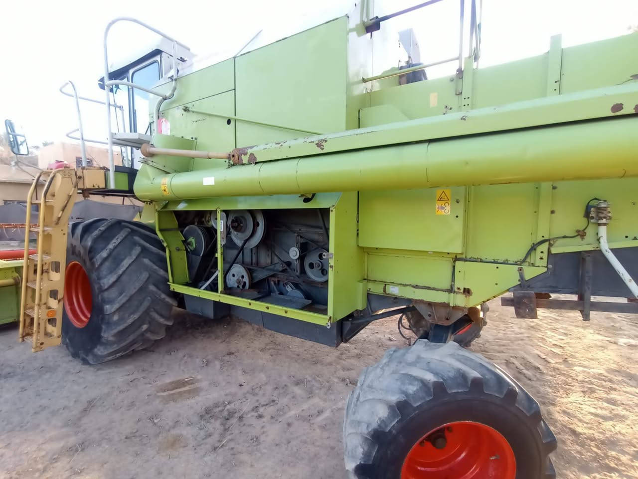 حاصده كلاص للبيع موديل 99 رقم اربيل فول مواصفات 4 بلم اوربيه مشتعله موسم واحد بل عراق مديومه زاهزه لشغل شرط مكفوله عام شرط شركه تصل ***********
