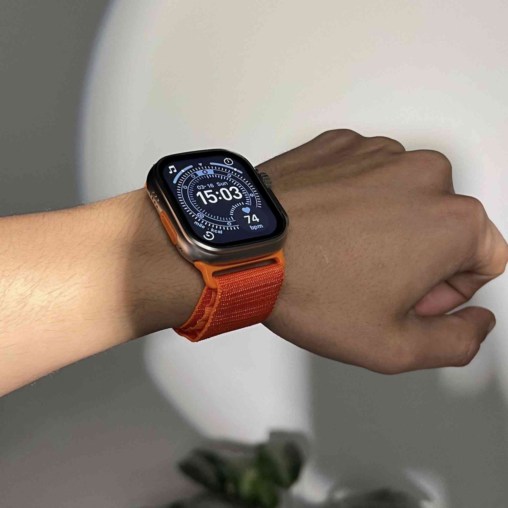 ساعة T3000 Ultra الذكية 49MM – إصدار 7+2 مع سماعات لاسلكية

ساعة ذكية متعددة الوظائف بتصميم رياضي مع هيكل معدني 49 ملم، تأتي ضمن باكج 7+2 مع سماعات لاسلكية، لتمنحك تجربة استخدام عملية في التمارين والتنبيهات اليومية.

• شاشة قياس 49MM مع هيكل معدني وسوار رياضي

• تدعم المكالمات عبر البلوتوث وتشغيل الموسيقى

• مراقبة معدل ضربات القلب وضغط الدم والنوم

• أوضاع رياضية متعددة مع حساب الخطوات والمسافة والسعرات

• عرض الإشعارات والرسائل مع منبه ذكي وتنبيه قلة الحركة

• ميزة رفع اليد لإضاءة الشاشة والعثور على الهاتف

• الموديل: T3000 Ultra
• المقاس: 49MM
• الإصدار: 7+2
• نوع الهيكل: Metallic Case
• نوع السوار: Sport Band
• يدعم:
 • Bluetooth Call
 • Bluetooth Music
 • Heart Rate Monitoring
 • Blood Pressure Monitoring
 • Sleep Monitor
 • Multi-Exercise Mode
 • Short Message Reminder
 • Find Phone
 • Raise Hand Bright Screen
• التطبيق: Hiwatch Pro

محتويات العلبة:
• ساعة ذكية T3000 Ultra
• 7 سوارات
• كيبل شحن
• دليل استخدام
• سماعات لاسلكية داخل علبة شحن

السعر القطعة الواحدة : 15000د.ع 
التوصيل جميع محافظات العراق


**إذا كنت صاحب هذا الإعلان وتريد حذفه لأي سبب، رجاءا أرسل رسالة إلى الدعم الفني**
