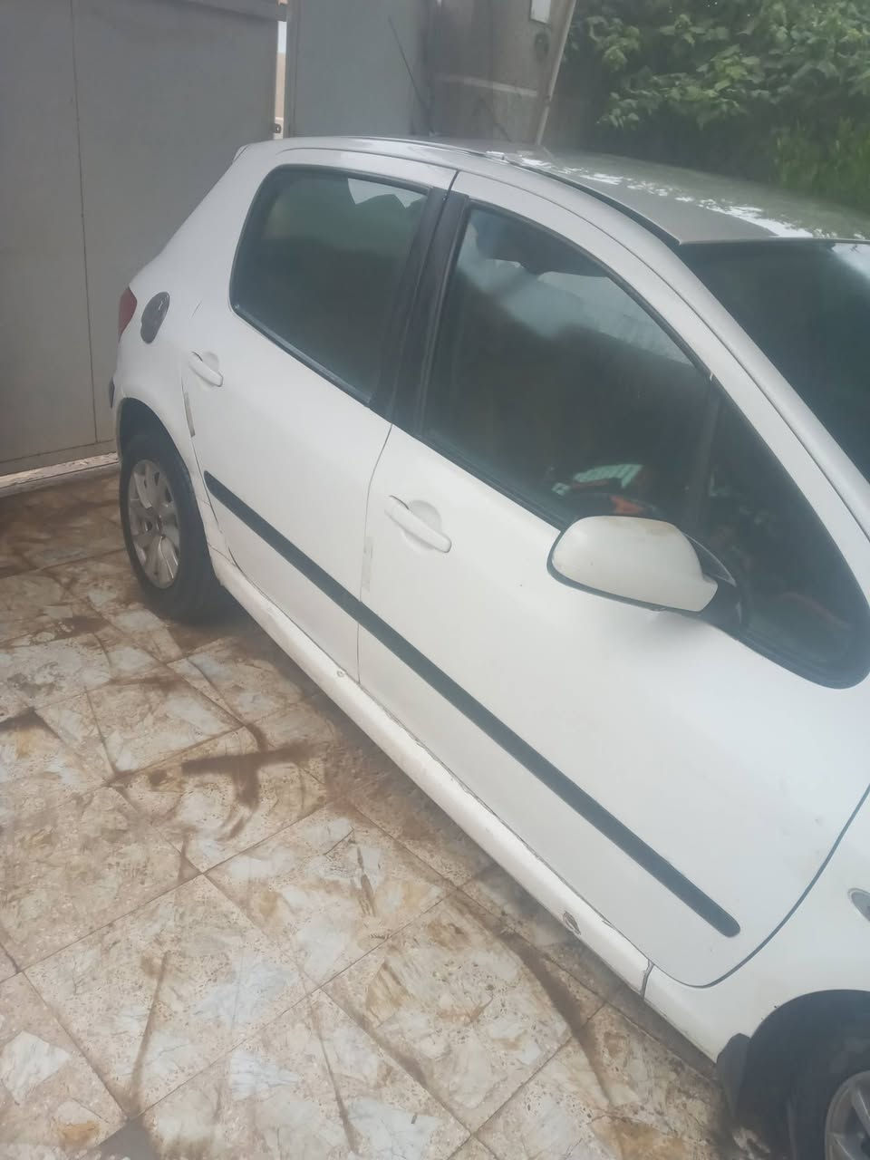 ٢٠٠٦ محدث ٢٢٠٠ عله انور الدلفي مكفوله من صبغ عدا جاملغ أمامي نفطر وبدلته لان فايبر كلاس سيار كامله تنكر  وتطلع ترايك للشمال تطلع لان عله ايدي وبجهود اخويه انور الدلفي الله يوفقه 
 تخم تاير جديد مع سبير جديد 
تدفه تبريد 
شاشه كبيره كامره خلفيه 
باتري جديد 
ادامه كامله 
صدر نضيف 
كشنات نضيفه  مغلفات تلبسيه
راديتر جبيره حماوه انسه بنكه عاصفه 
٧ ريش 
السياره باسمي تحويل ثاني يوم شرط تحويل 
السعر ٦٣ 
عنوان قرب بوابه بغداد الحسينيه الراشديه 
الاتصال ***********
