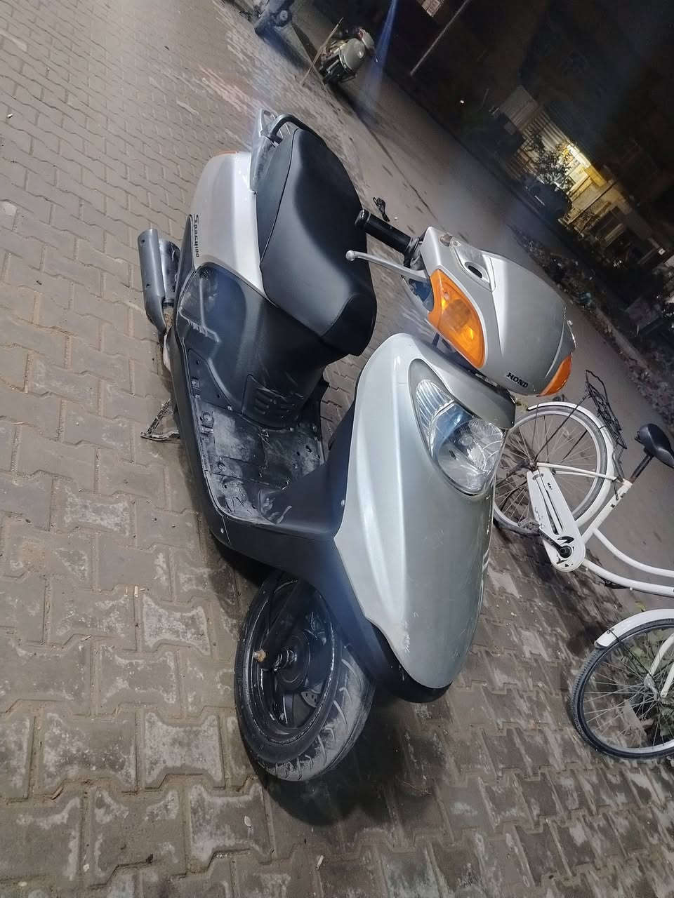 دراجه سبيسي ياباني كفرات اصليه ابو الختم كابريتر اصليه قفل جنطة قفل ستيرن كهربايات كله شغال كل نقص مابيه مكاني كوت***********
