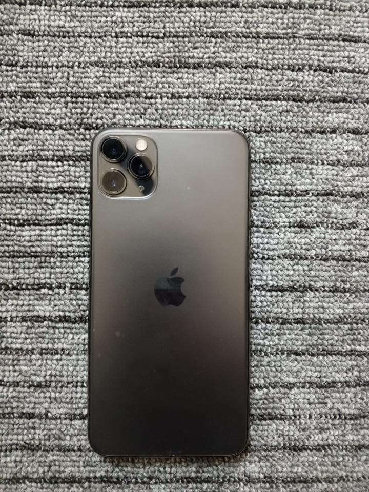 سلام عليكم آيفون 11برو ماكس للبيع امبدل فقط شاشه ثلاث خيارات البطاريه 95    والذاكره 256لون اسود جاهز نضيف شاري ضهر كلشي مآبي فيس إيدي شغال  السعر خاص الرقم ***********واتساب مكاني  بغداد
