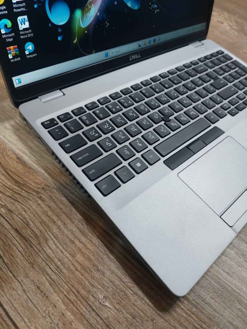 Dell 5511 Ci5-10400H الجيل العاشر 
معالج قوي حرف H مع كارت شاشة منفصل نفيديا 2GB 
.
 مناسب للدراسة والبرامج المكتبية والطباعة والتصفح والبرامج الهندسية 
……………………
المعالج  Core i5 جيل العاشر حرف H
ذاكرة الوصول العشوائي (الرام) 16GB 
 التخزين( الهارد) SSD 256GB قابل للتطوير
كارت شاشة منفصل نفيديا 2GB mx250
 مقاس شاشة  15.6 دقة الشاشة  FHD
َ منفذ HDMI & TYPE C 
 كيبورد  عربي انكليزي ضوئي 
…………………………………
الرقم: ***********
