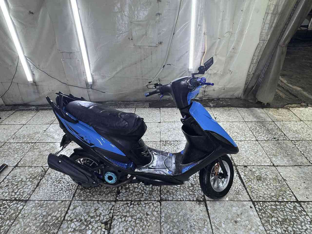 السلام عليكم 
للبيع ماكس عدله بوشه 49 بلاد ممفتوح  شلعة معدل بدون لا نضوح ولا تبخير ولا كهربائيات كلها شغاله  صوت بيها تزويد خارجي
كفرات جديده 💙
كلجات رياضي WF
صالنصه رياضي FM
يدات بريك متحركه kooso
وياله رياضي نجمه 🌟 
دوسات رياضي 
قبق فلاوين 💙
مرايات طياريه 
دبل خلفي رياضي
باقي الدراجة موضحه بالصور السعر المطلوب 650 وبيها مجال بسيط العنوان بغداد حي الجامعة للاستفسار ع الرقم
***********
***********
***********
