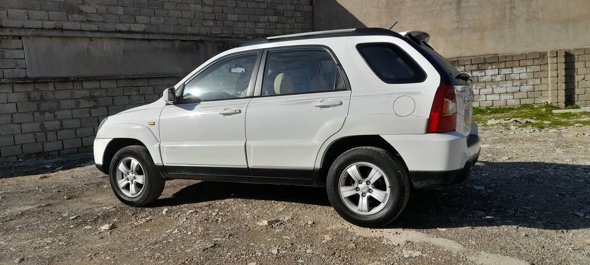 کیا سپۆرتاج ۲۰۱۰ 
سەنەوی تا ۲۰۲۹ تازەیە ڕەقەم سلێمانی 
سوچ شقارتە 
سڵایت 
فۆڕمیکا 
۱ چەمەلەخی بۆیاخە و هیچیکە 
سەیارەیەکی زۆر پاکە جوانەو بەشەرتی گێڕو مەکینە و پشتو پێشی کەپسە  بەناوی خۆمانەوەیە سەیارەکە هی مەعرەز نییەو هی خۆمانە ۱۱ ساڵە لای خۆمانە ۱٦۹ هەزار ڕۆشتوەو مەکینەی نەکراوەتەوە
***********
*********** السليمانية, العراق
