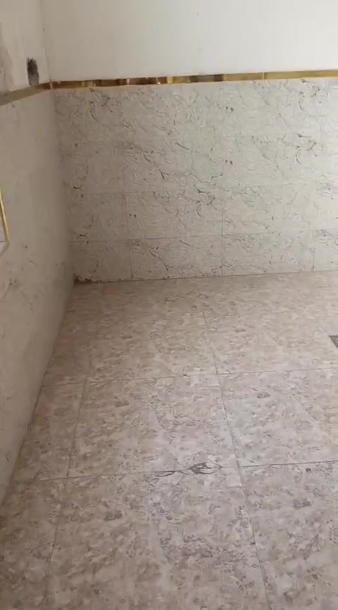 السلام عليكم عندي هاذ البيت للايجار. حولي شارع 30 الثاني بيت نضيف اجاره 275 والمي والكهرباء ع المئجر
‏‪***********‬‏
