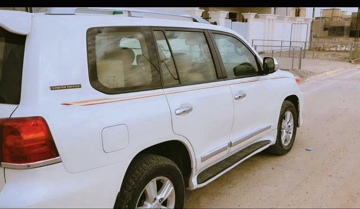 السلام عليكم 
للبيع او المرواس 
لاندكروز بريم 2015 8سلندر مكينه 4600
فول موصفات ماشيه 150 ألف 
مكفوله كفاله عامه عدا بارد بالجاملغ الأيمن فقط 
رقم أربيل تحويل مباشر 
السعر 380 
مكان السياره بغداد ***********
