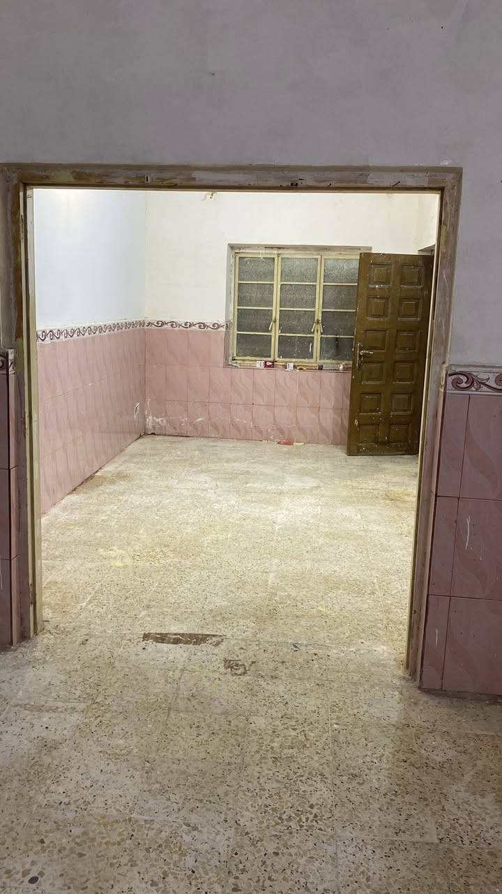 لام عليكم بيت للايجار في البراضعيه يحتوي عل 3 غرف ومطبخ وصحيات وصاله وسطح طابق ارضي سعر الايجار مع الماي والكهرباء 650 الف للاستفسار الاتصال عل الرقم *********** وتساب 0 788 022 0904‬
