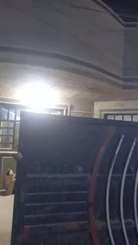 بيت مساحة ميتين متر نضيف ايجار الي ايحب يتواصل على هاذا الرقم ٠٧٨٣٢٩٨٩...