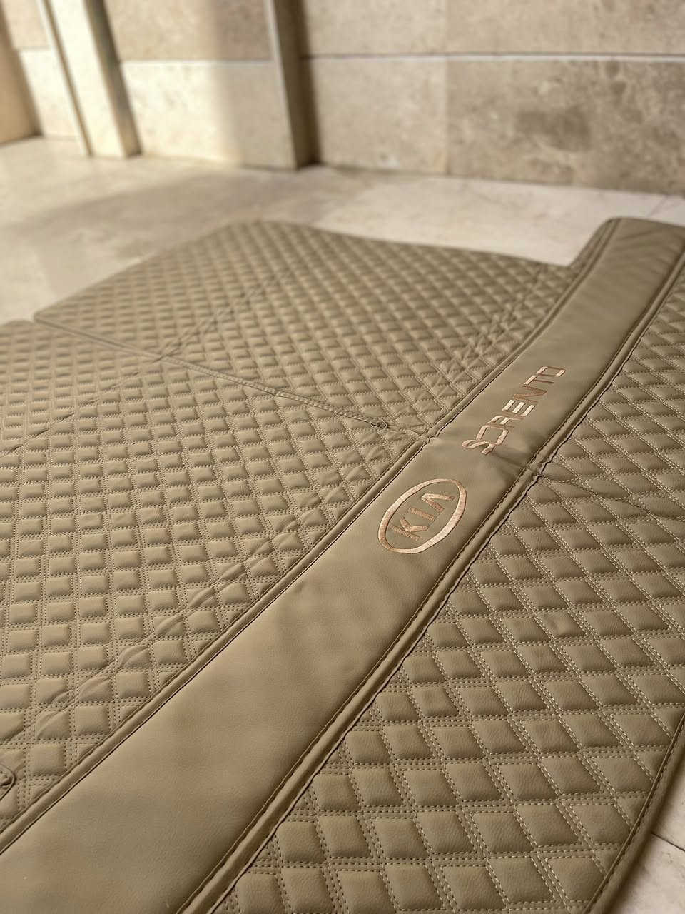 ارضيات كيا سورنتو جدد مستخدمات قليل 
7 راكب مع صندوق سعر مناسب 
مكاني بصره ***********
