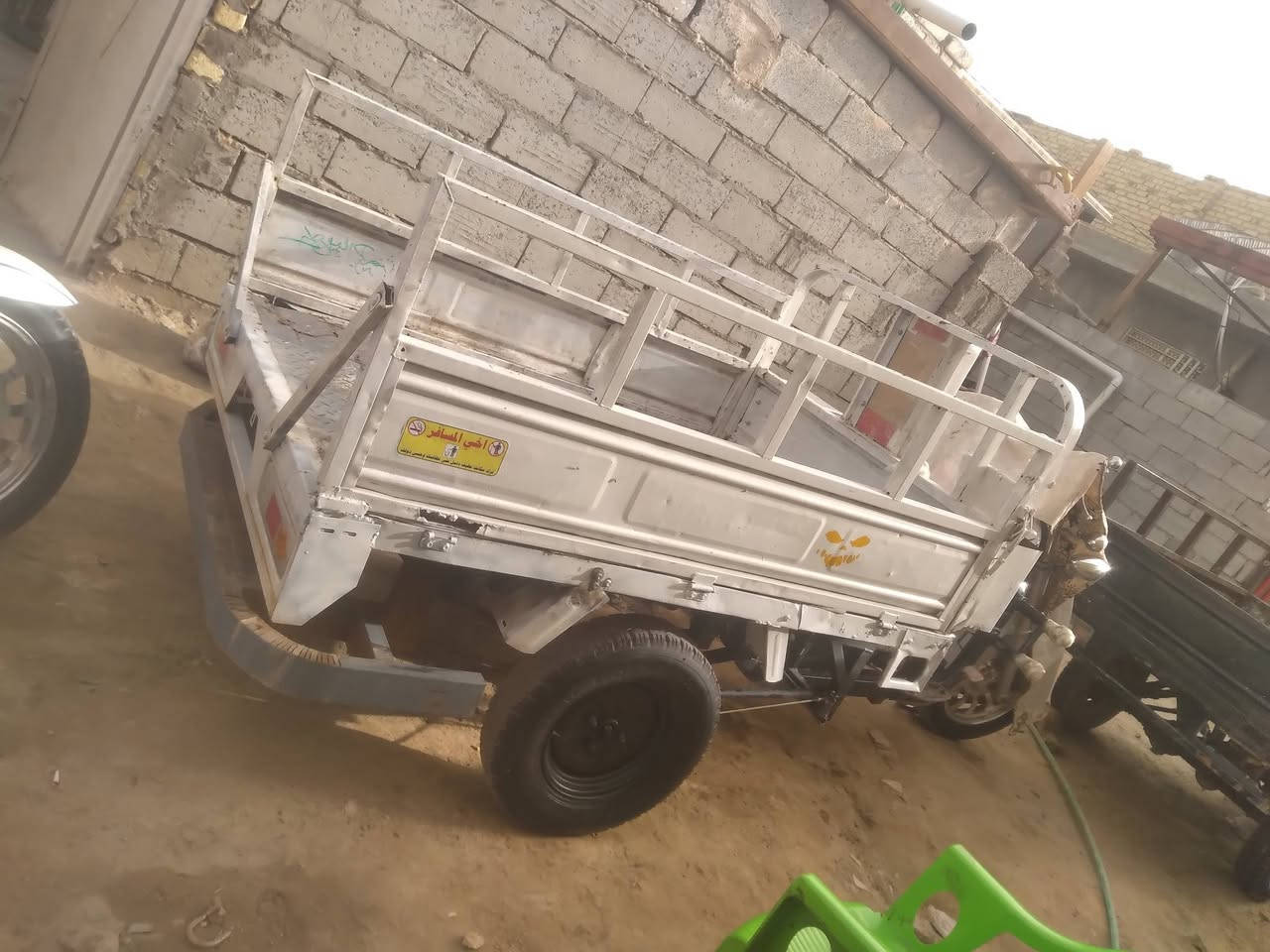 ستوته رقم السنوية اسود مكفولة كفالة عامة محرك ٢٥ برغي  ما مفتوح كهربائياتها كله شغالة موديل ٢٠٠٩ شاصي مكفول تخم تاير جديد نكره سلف دبلت جدد لمو شراي لا يدخل خاص سعر 900وبيها مجال للشراي حك جية مكاني نجف مشخاب رقم تلفون بي واتساب ***********
