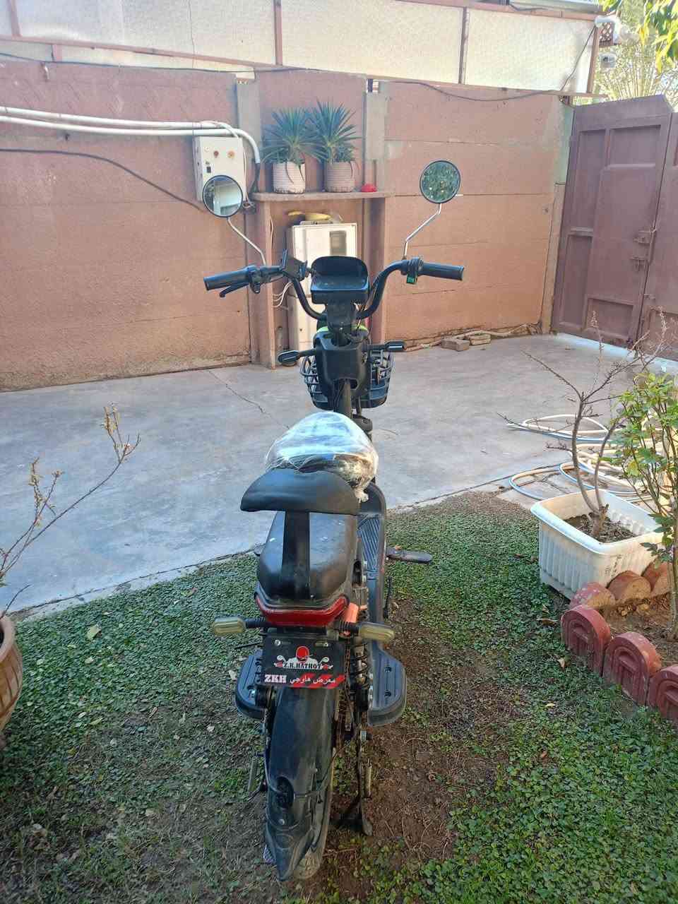 دراجة شحن للبيع موديل 2024
خمس بطاريات شاحنه بلادية ودبل سويج
الدراجة نظيفه شرط الفحص عيبها فقط البريكات تحتاج تعيار والهورن شبه عطلان لان تاركها فتره
عن الحلال والحرام البطاريه شويه ضعفت لان استخدام سنه ونص بس تمشي هواي بدون مشاكل
مكان الدراجة كركوك دوميز سعرها 225 وبيها مجال
***********
