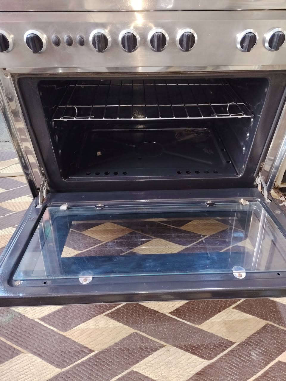 طباخ فريش مصري شرط الشغل على الفحص نظام بوري نظيف   225 الف اوبي مجال ***********
