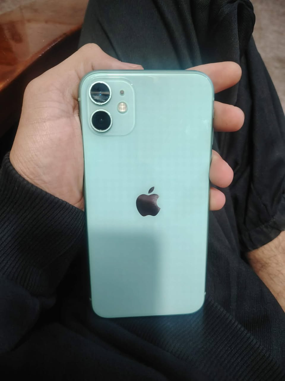 سلام عليكم ايفـ ‏ــون 11 عادي لون مميز جهاز مكفول دبل خط قبل 4 ايام من مشتري وكع مني وصار بي هاذا الفطر الصغير موضح بل صوره  ذاكره 128 بطاريه 93 سعر 270 بي مجال بسيط مكاني حله ابو غرق للتواصل ***********
