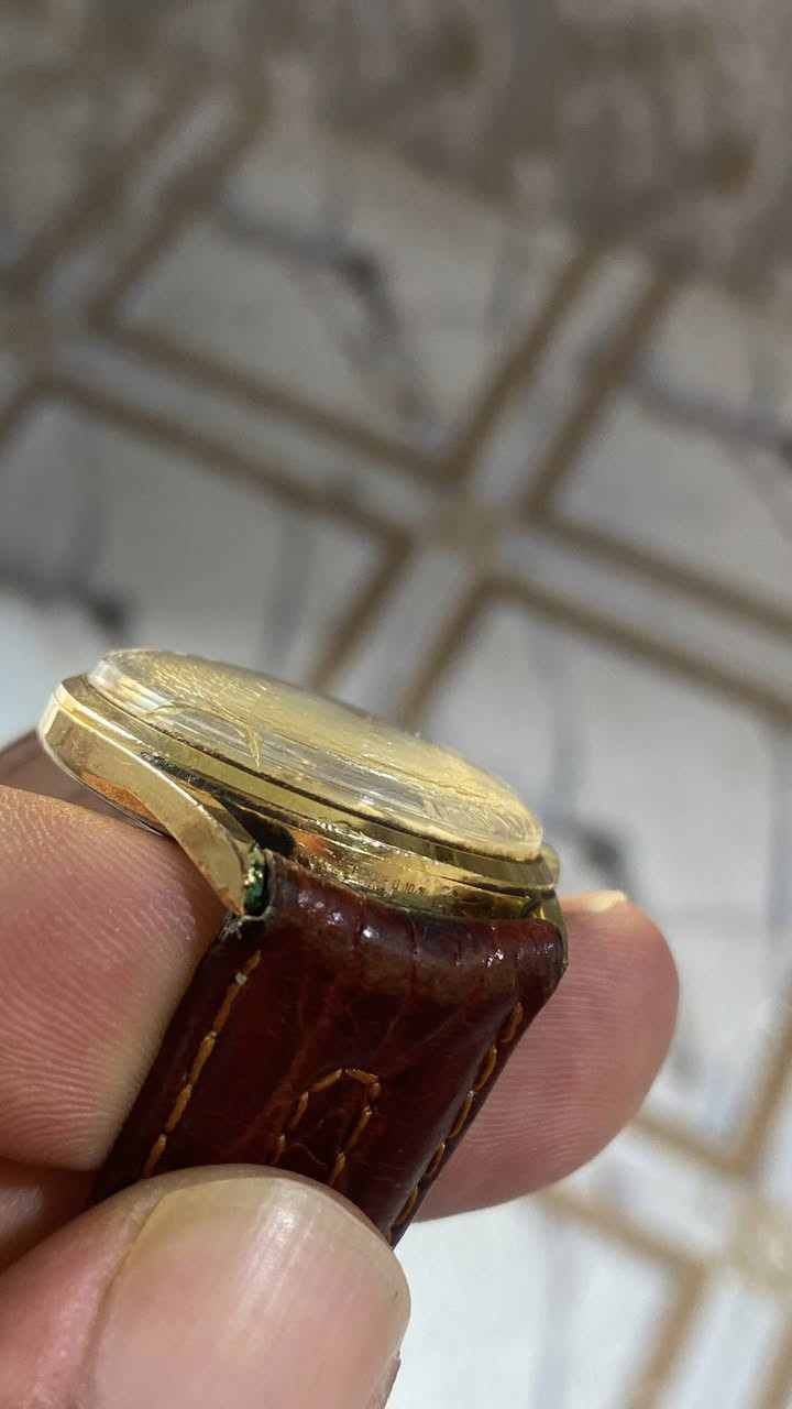 البيع / ساعه سويسريه اصليه قديمه 
انتاج الستينيات شرط الشغل 
القطر 36 الهيكل: دائري مطلي بالذهب 
نظافه 90% السعر 100 الف


**إذا كنت صاحب هذا الإعلان وتريد حذفه لأي سبب، رجاءا أرسل رسالة إلى الدعم الفني**