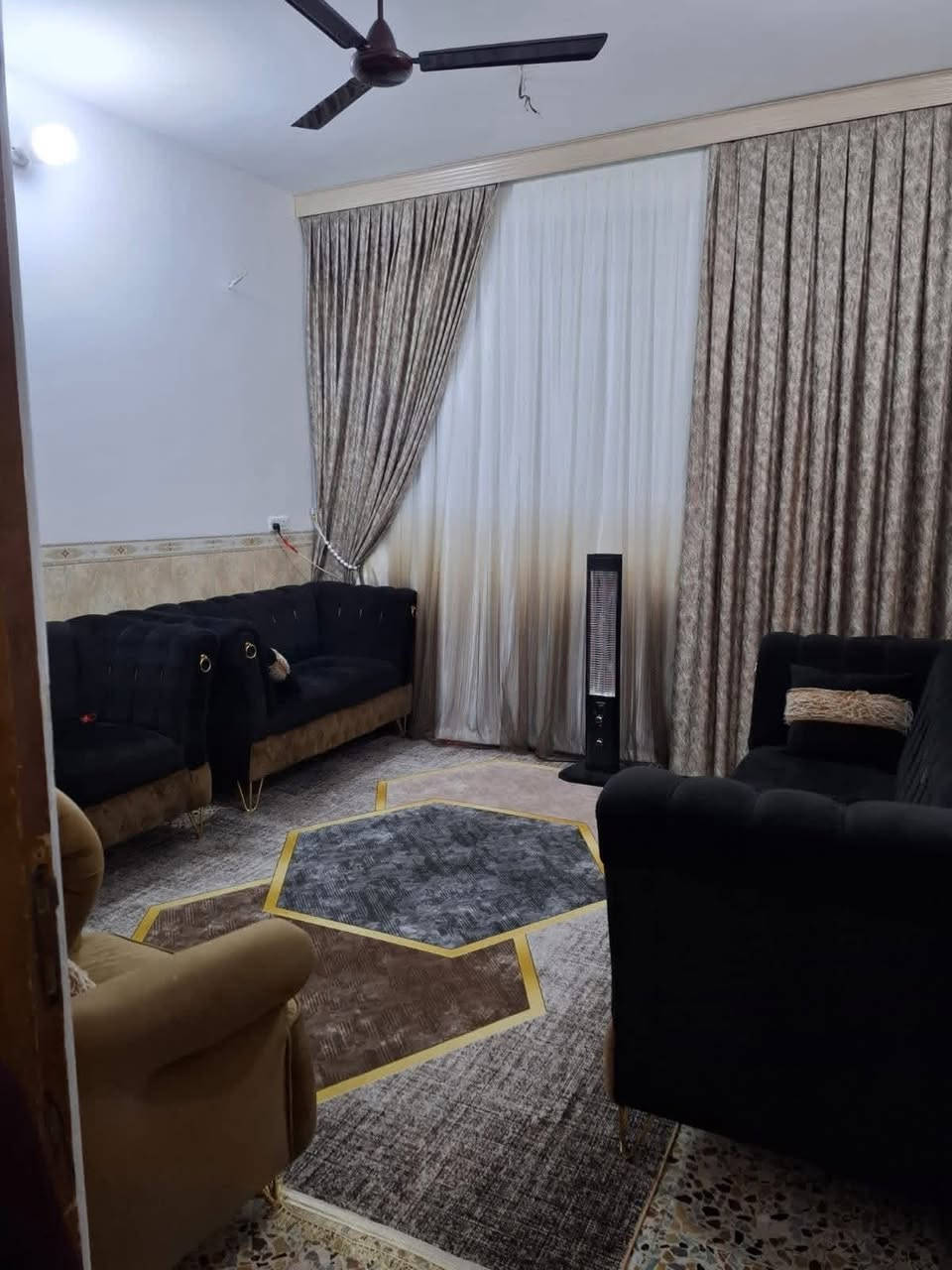 السلام عليكم

#دار_للايجار

الموقع كفائات المعلمين قرب مجمع الشام الطبي 📍

المساحه ٥٠ م    

صاله + مطبخ + خدمات 

الطابق ثاني غرفتين نوم + خدمات 

للاستفسار *********** ☎️

مكتب دور دجله للعقار
