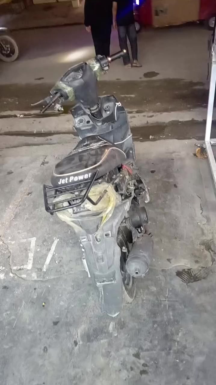 سلام عليكم دراجه اف اس صيني للبيع محرك مال دراجه ماكس 
دراجه شغاله 
مكان بغداد الامين ثانيه مجاور البنزين خانه 
***********
