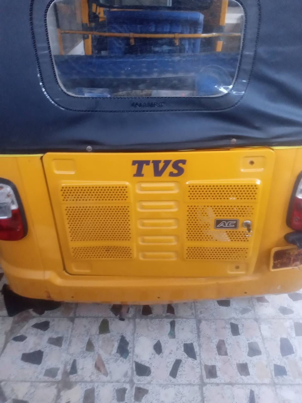 السلام عليكم تكتك تي في اس موديل ١٨ شهر ١١ بالاوراق مكتوب موديل ١٩ اورقها شركة الرتاج اورقها كاملة واصولية بسمي كبل تحويل بسم المشتري مكينة مكفولة من تنقيص تبخير بيها ضربة بالصفحة من جهة اليمنى مثل ماموضح بلصور الباقي بلادي السعر ٢٨٠٠ مليونين وثمنمية وبيها مجال المكان بغداد الحسينية مال الراشدية ملاحظة مامتواجد على الفيس الشري يتصل ***********
