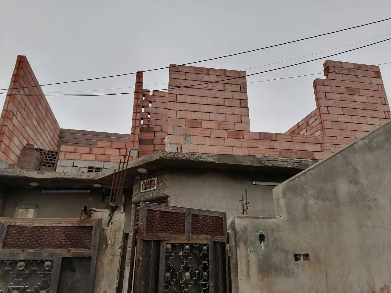 سلام عليكم
دار للبيع منطقة الخمسه والخمسين زراعي 200 متر قاط واحد أو قاط الثاني هيكل مثل ما موضح بالصوره بس الخريطه نفس الجوا قريب على شارع العام جدآ مقابل مسجد لؤي العزي مسجل بلديه او كهرباء او ساعه مي بسمي سعر 75 مليون او بي مجال رقم الموبايل 
***********
