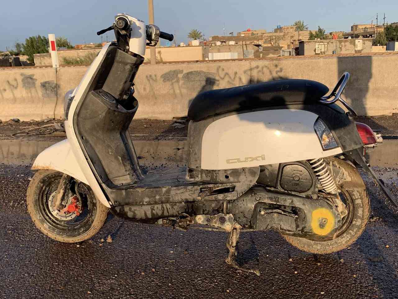 بوليسي للبيع بيها كسر بلكفر الامامي سعرها 600 مكاني بغداد الدوره ***********
