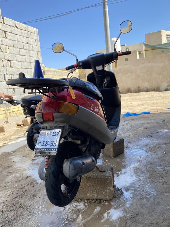 سلام عليكم دراجه بتره خط واحد للبيع دراجه حاويه طالعه نضافه فول كفراته البلاديه موجوده لونهن رصاصي دراجه تخبل سرعه وشلعه فول ما مفتوحه شرط الفحص . السعر 550 وبيه مجال . مكان ناصريه مركز رقم الهاتف ***********
