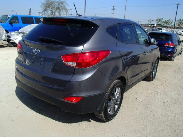 سلام عليكم 
توكسان 2014 
رقم بغداد بسمي دولي 
أمريكيه صور حادث مرفق معه صور 
نص مواصفات 
صدر امامي خلفي 90/100 
تخم تاير 
محرك لاتنقيص ولاتبخير 
كير مكفول 
تبريد تدفئة 
بجم لد 
عنوان واسط قظاء العزيزيه 
رقم الهاتف 
***********
السعر 127 
وبيه مجال
